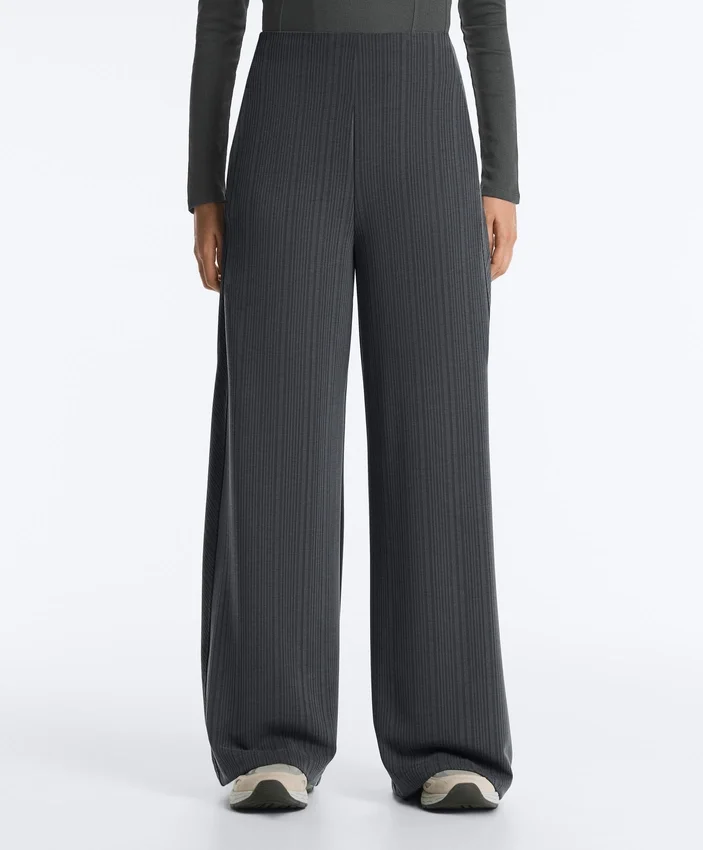Hose mit asymmetrischen Streifen aus Modal Hose mit asymmetrischen Streifen aus Modal