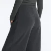 Hose mit asymmetrischen Streifen aus Modal Hose mit asymmetrischen Streifen aus Modal
