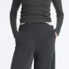 Hose mit asymmetrischen Streifen aus Modal Hose mit asymmetrischen Streifen aus Modal