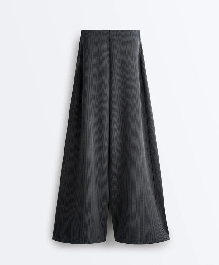 Hose mit asymmetrischen Streifen aus Modal Hose mit asymmetrischen Streifen aus Modal