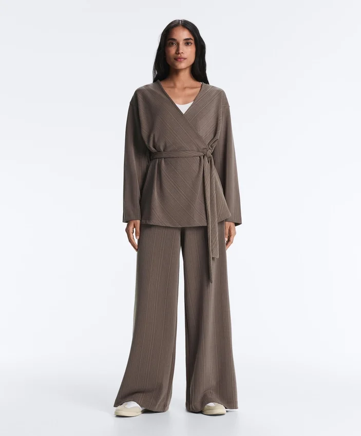 Hose mit geradem Bein, asymmetrischem Streifen und Modal Hose mit geradem Bein, asymmetrischem Streifen und Modal