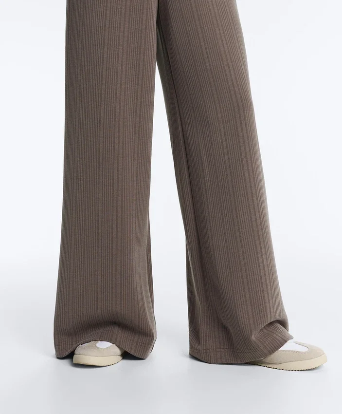 Hose mit geradem Bein, asymmetrischem Streifen und Modal Hose mit geradem Bein, asymmetrischem Streifen und Modal