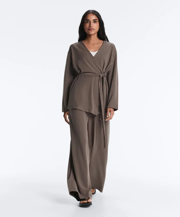 Hose mit geradem Bein, asymmetrischem Streifen und Modal Hose mit geradem Bein, asymmetrischem Streifen und Modal
