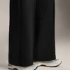 Hose mit geradem Bein aus Modal und Bügelfalte Hose mit geradem Bein aus Modal und Bügelfalte