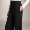 Hose mit geradem Bein aus Modal und Bügelfalte Hose mit geradem Bein aus Modal und Bügelfalte