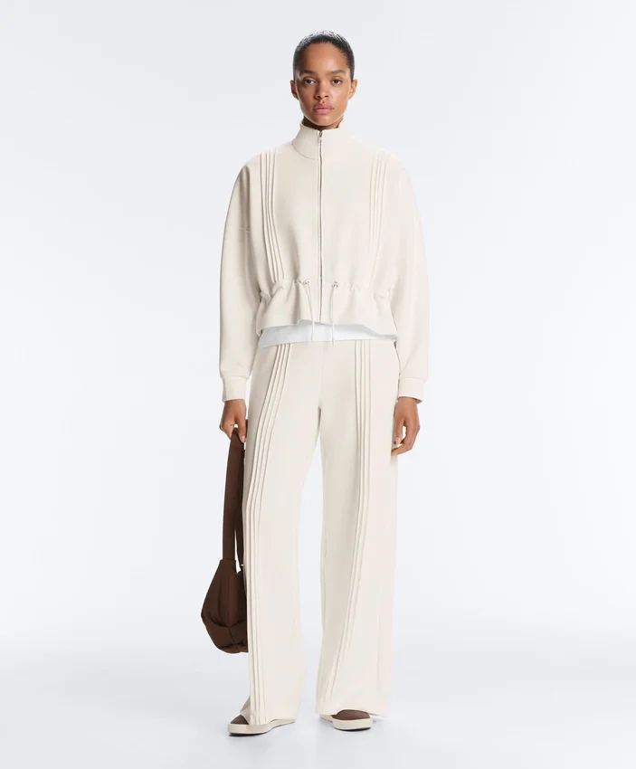 Hose mit geradem Bein aus Soft Touch-Modal und Paspelierung Hose mit geradem Bein aus Soft Touch-Modal und Paspelierung
