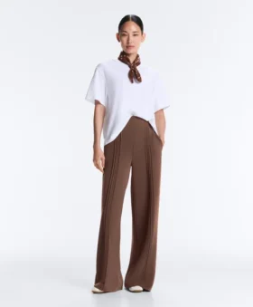 Hose mit geradem Bein aus Soft Touch-Modal und Paspelierung Hose mit geradem Bein aus Soft Touch-Modal und Paspelierung