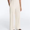 Hose mit geradem Bein aus Soft Touch-Modal und Paspelierung Hose mit geradem Bein aus Soft Touch-Modal und Paspelierung