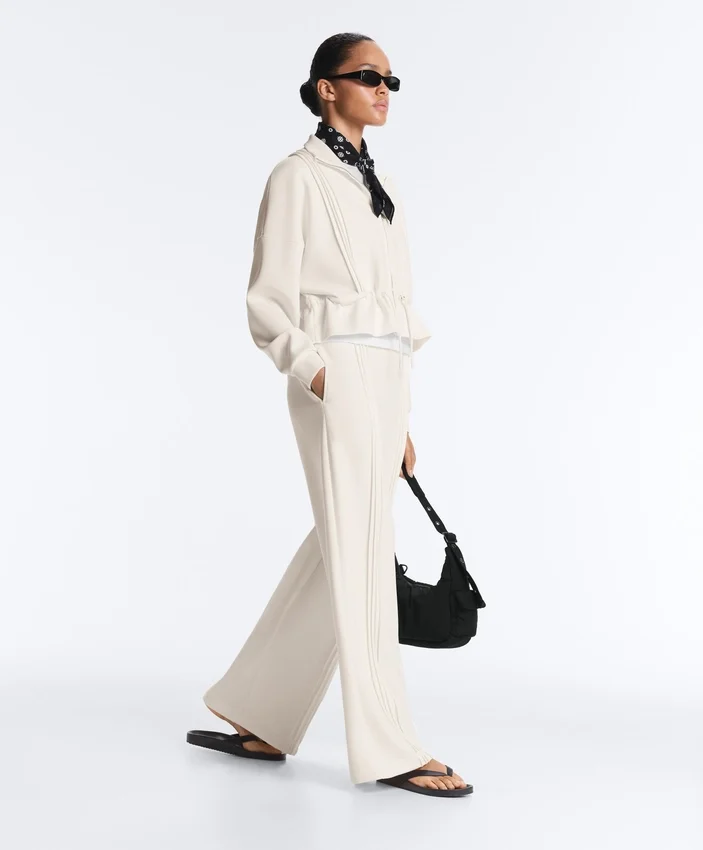Hose mit geradem Bein aus Soft Touch-Modal und Paspelierung Hose mit geradem Bein aus Soft Touch-Modal und Paspelierung