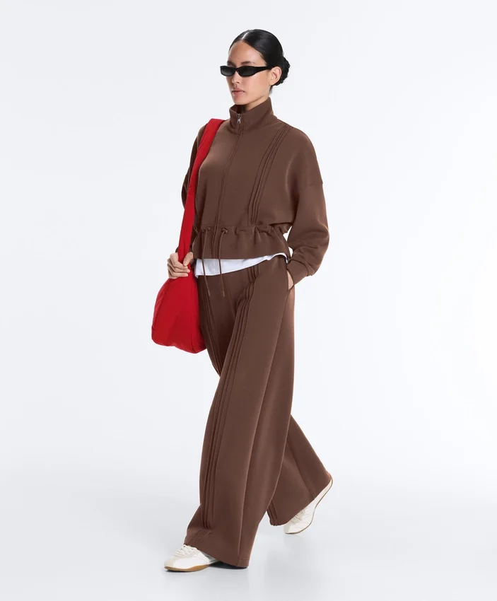 Hose mit geradem Bein aus Soft Touch-Modal und Paspelierung Hose mit geradem Bein aus Soft Touch-Modal und Paspelierung