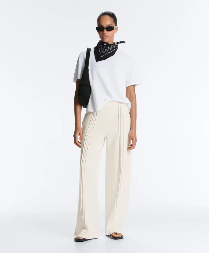 Hose mit geradem Bein aus Soft Touch-Modal und Paspelierung Hose mit geradem Bein aus Soft Touch-Modal und Paspelierung