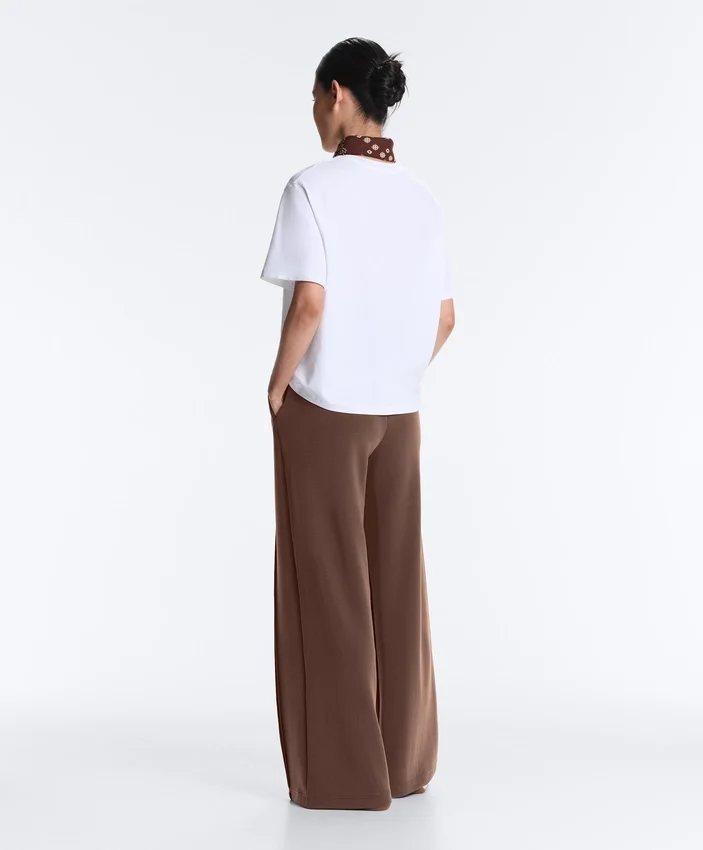Hose mit geradem Bein aus Soft Touch-Modal und Paspelierung Hose mit geradem Bein aus Soft Touch-Modal und Paspelierung