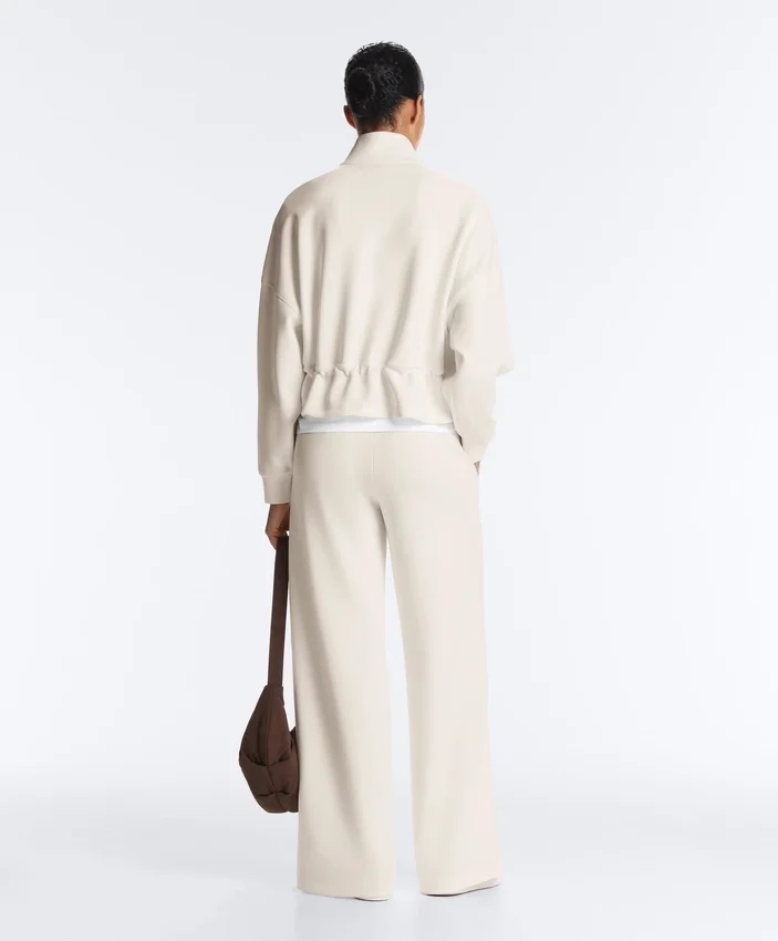Hose mit geradem Bein aus Soft Touch-Modal und Paspelierung Hose mit geradem Bein aus Soft Touch-Modal und Paspelierung