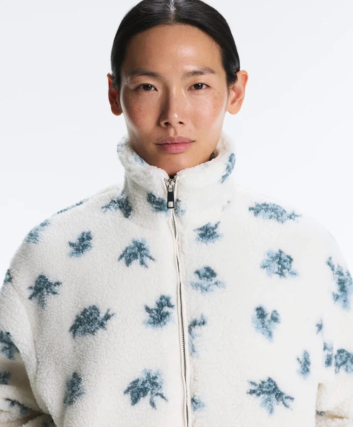Jacke aus Kunstfell mit Blumenmuster Jacke aus Kunstfell mit Blumenmuster