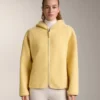 Jacke aus Kunstfell mit Kapuze