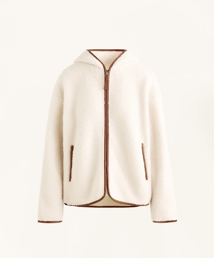 Jacke aus Kunstfell mit Kapuze Jacke aus Kunstfell mit Kapuze
