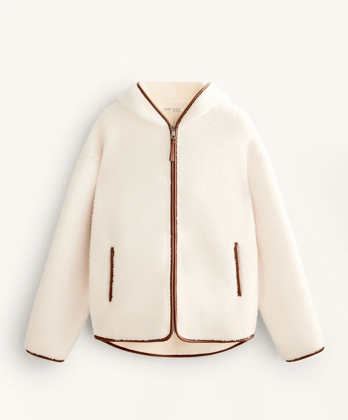 Jacke aus Kunstfell mit Kapuze Jacke aus Kunstfell mit Kapuze