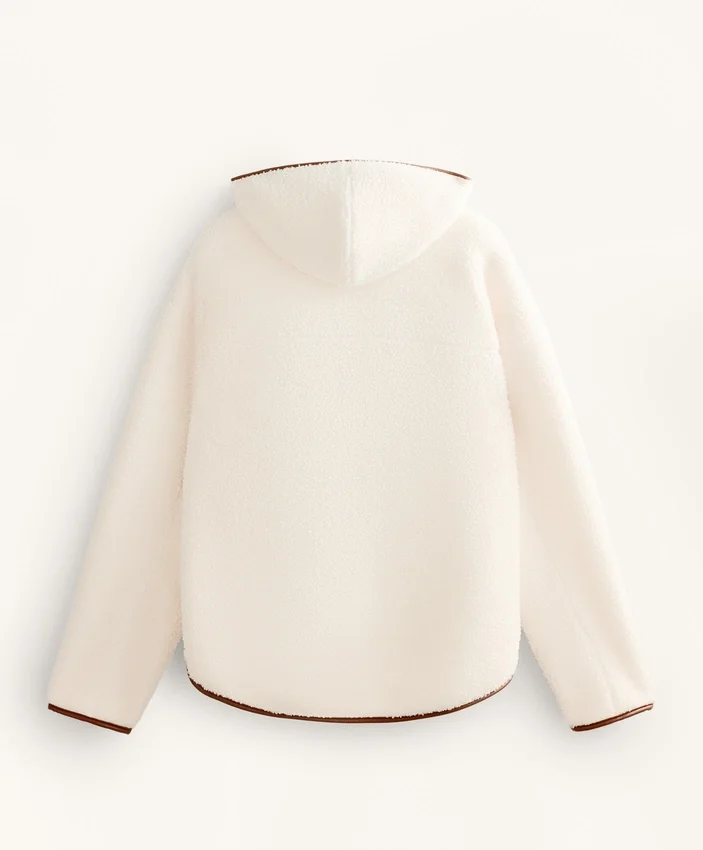 Jacke aus Kunstfell mit Kapuze Jacke aus Kunstfell mit Kapuze