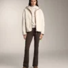 Jacke aus Kunstfell mit Kapuze Jacke aus Kunstfell mit Kapuze