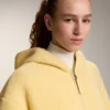Jacke aus Kunstfell mit Kapuze