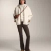 Jacke aus Kunstfell mit Kapuze Jacke aus Kunstfell mit Kapuze