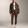 Jacke aus Kunstlammfell mit Blumenmuster