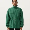 Jacke aus Lyocell und 24 % Leinen mit geraffter Taille Jacke aus Lyocell und 24 % Leinen mit geraffter Taille