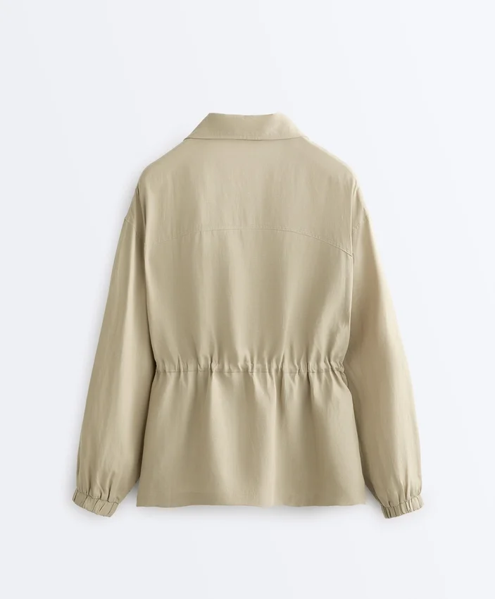 Jacke aus Lyocell und 24 % Leinen mit geraffter Taille Jacke aus Lyocell und 24 % Leinen mit geraffter Taille