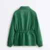 Jacke aus Lyocell und 24 % Leinen mit geraffter Taille Jacke aus Lyocell und 24 % Leinen mit geraffter Taille