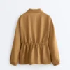 Jacke aus Lyocell und 24 % Leinen mit geraffter Taille Jacke aus Lyocell und 24 % Leinen mit geraffter Taille