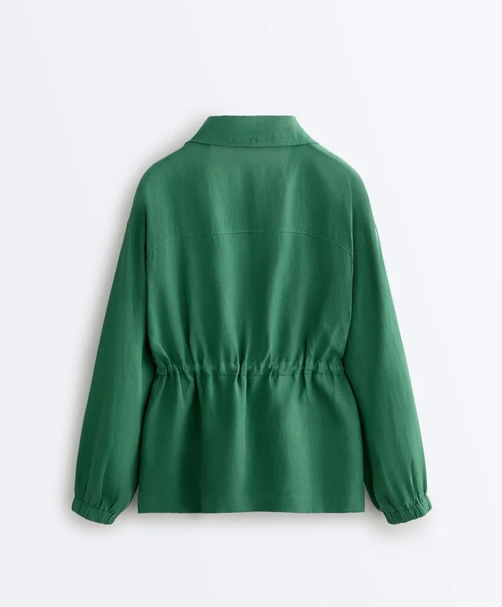Jacke aus Lyocell und 24 % Leinen mit geraffter Taille Jacke aus Lyocell und 24 % Leinen mit geraffter Taille