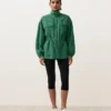 Jacke aus Lyocell und 24 % Leinen mit geraffter Taille Jacke aus Lyocell und 24 % Leinen mit geraffter Taille
