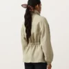 Jacke aus Lyocell und 24 % Leinen mit geraffter Taille Jacke aus Lyocell und 24 % Leinen mit geraffter Taille