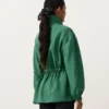 Jacke aus Lyocell und 24 % Leinen mit geraffter Taille Jacke aus Lyocell und 24 % Leinen mit geraffter Taille