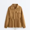 Jacke aus Lyocell und 24 % Leinen mit geraffter Taille Jacke aus Lyocell und 24 % Leinen mit geraffter Taille