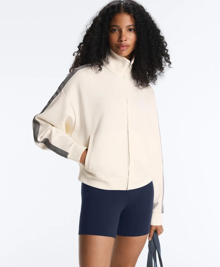 Jacke aus Piqué-Baumwolle mit Fischgrätenmuster an den Seiten Jacke aus Piqué-Baumwolle mit Fischgrätenmuster an den Seiten