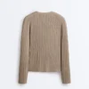 Jacke aus Rippstrick mit seitlichem Bindeband Jacke aus Rippstrick mit seitlichem Bindeband