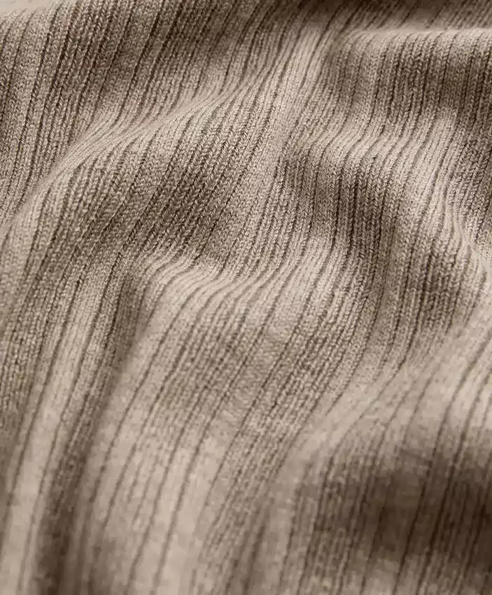 Jacke aus Rippstrick mit seitlichem Bindeband Jacke aus Rippstrick mit seitlichem Bindeband