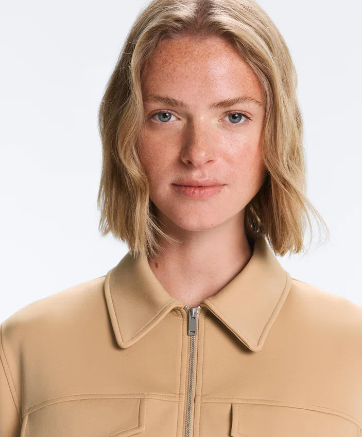Jacke im Neopren-Look mit Schößchen und Rippbündchen Jacke im Neopren-Look mit Schößchen und Rippbündchen