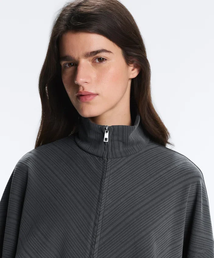 Jacke mit asymmetrischem Streifen und Modal Jacke mit asymmetrischem Streifen und Modal