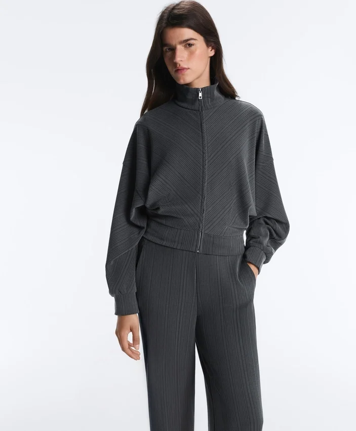 Jacke mit asymmetrischem Streifen und Modal Jacke mit asymmetrischem Streifen und Modal