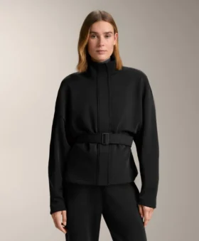 Jacke mit Gürtel aus gebürstetem Modal