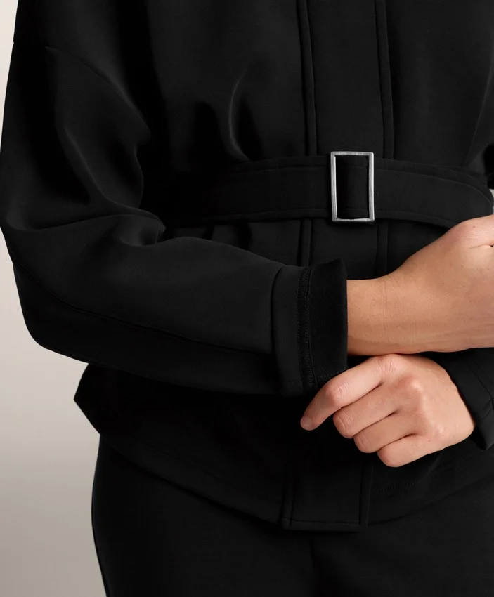 Jacke mit Gürtel aus gebürstetem Modal Jacke mit Gürtel aus gebürstetem Modal