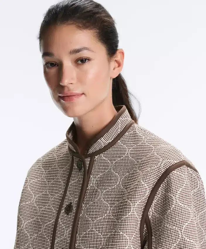 Jacke mit Stehkragen und Kontrast Jacke mit Stehkragen und Kontrast
