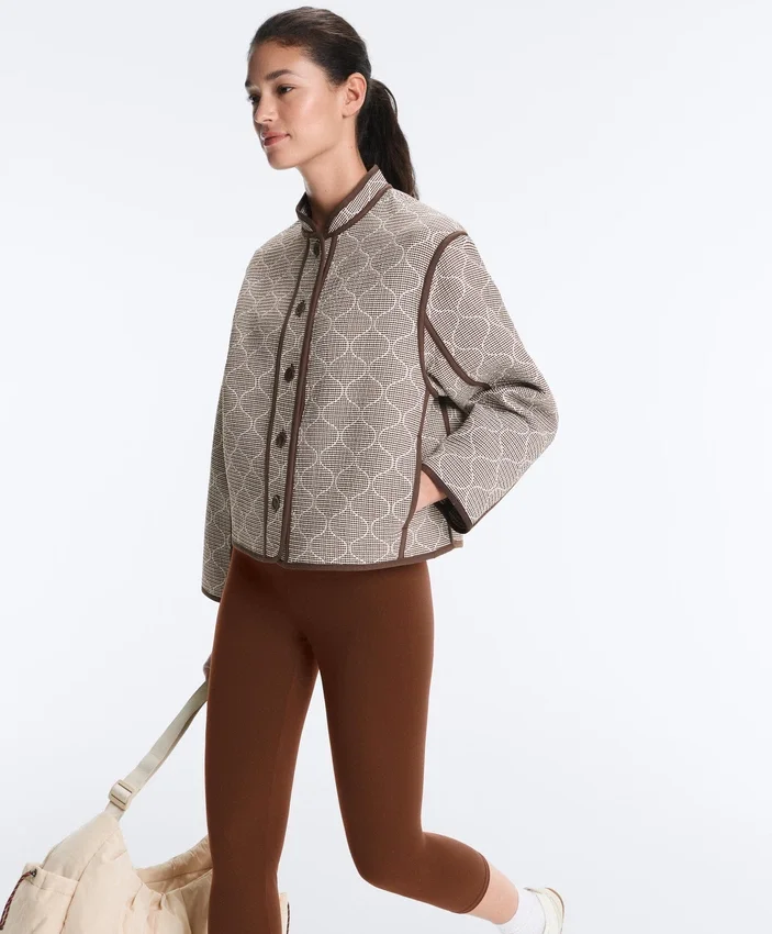 Jacke mit Stehkragen und Kontrast Jacke mit Stehkragen und Kontrast