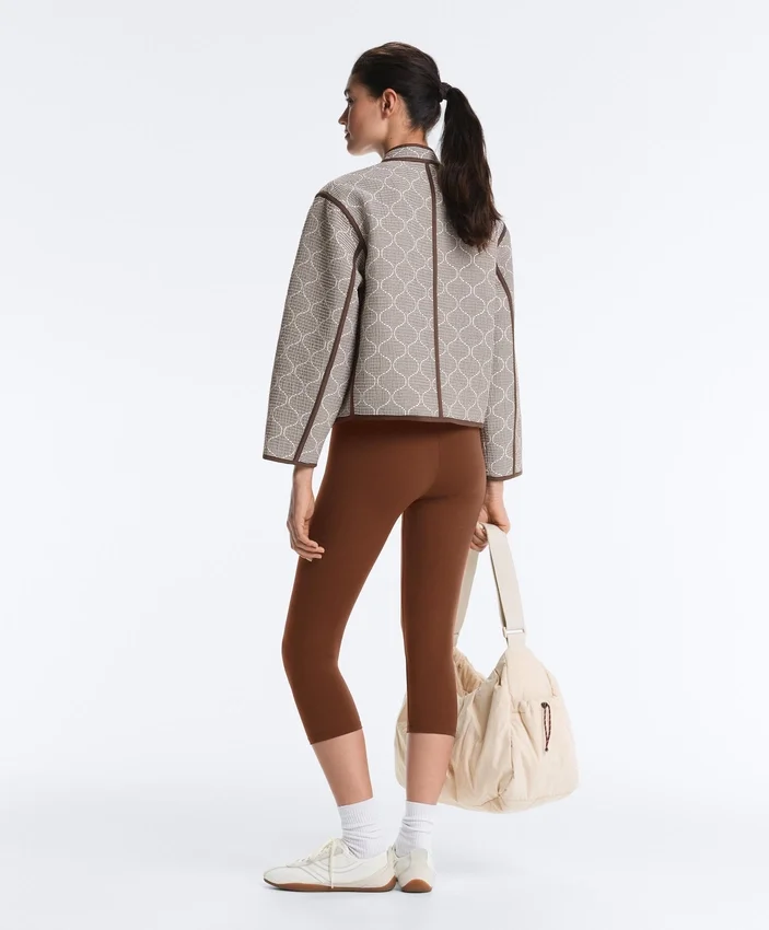 Jacke mit Stehkragen und Kontrast Jacke mit Stehkragen und Kontrast