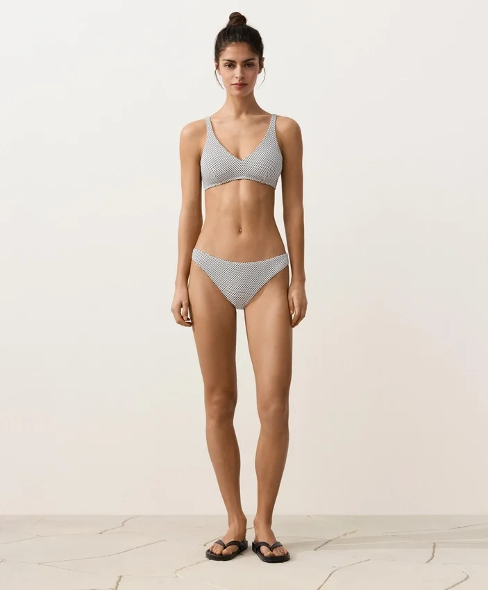 Jacquard-Halter-Bikinioberteil mit Polka-Dots Jacquard-Halter-Bikinioberteil mit Polka-Dots
