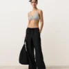 Jacquard-Halter-Bikinioberteil mit Polka-Dots Jacquard-Halter-Bikinioberteil mit Polka-Dots