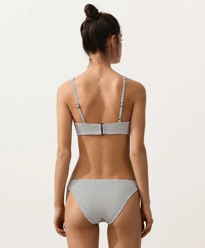 Jacquard-Halter-Bikinioberteil mit Polka-Dots Jacquard-Halter-Bikinioberteil mit Polka-Dots
