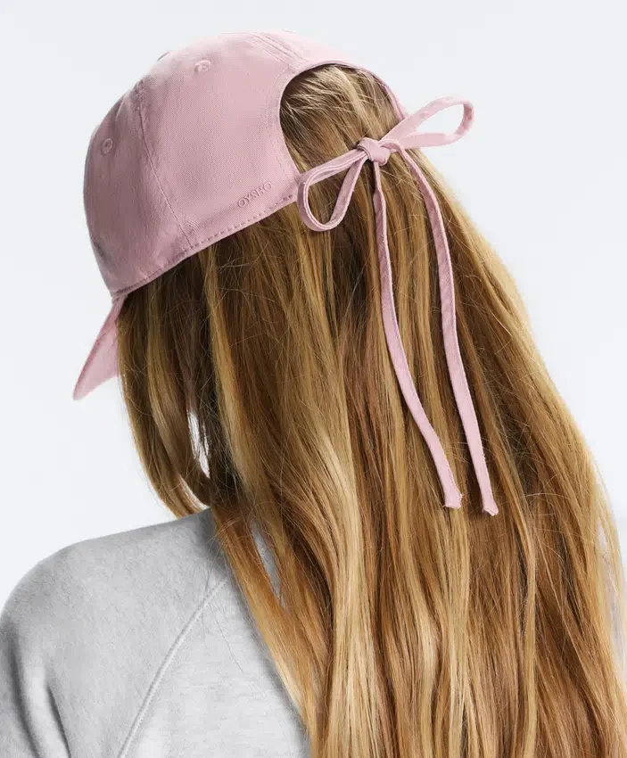 Kappe im Washed-Look aus 100 % Baumwolle mit Bindeband Kappe im Washed-Look aus 100 % Baumwolle mit Bindeband